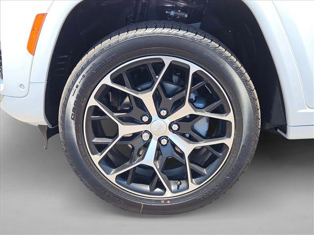 New 2025 Jeep Grand Cherokee Summit image 10