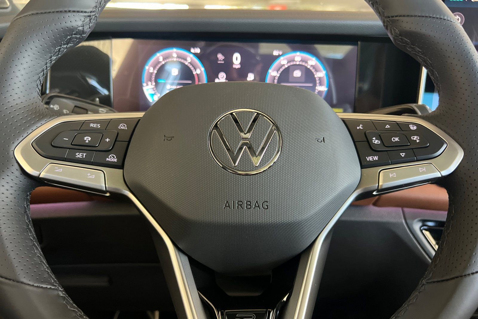 New 2026 Volkswagen Tiguan SEL R-Line AWD/4WD image 24