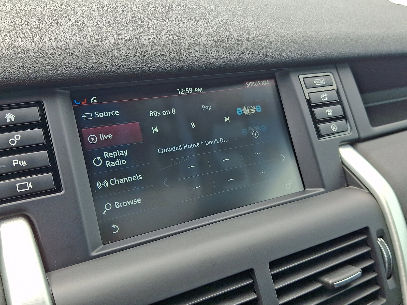 Used 2018 Land Rover Discovery Sport HSE image 18