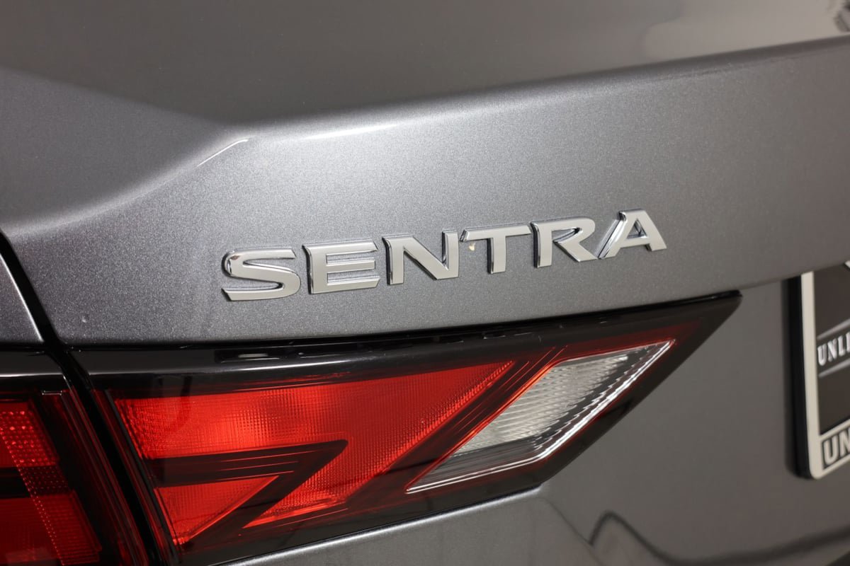 Used 2025 Nissan Sentra SV FWD image 33