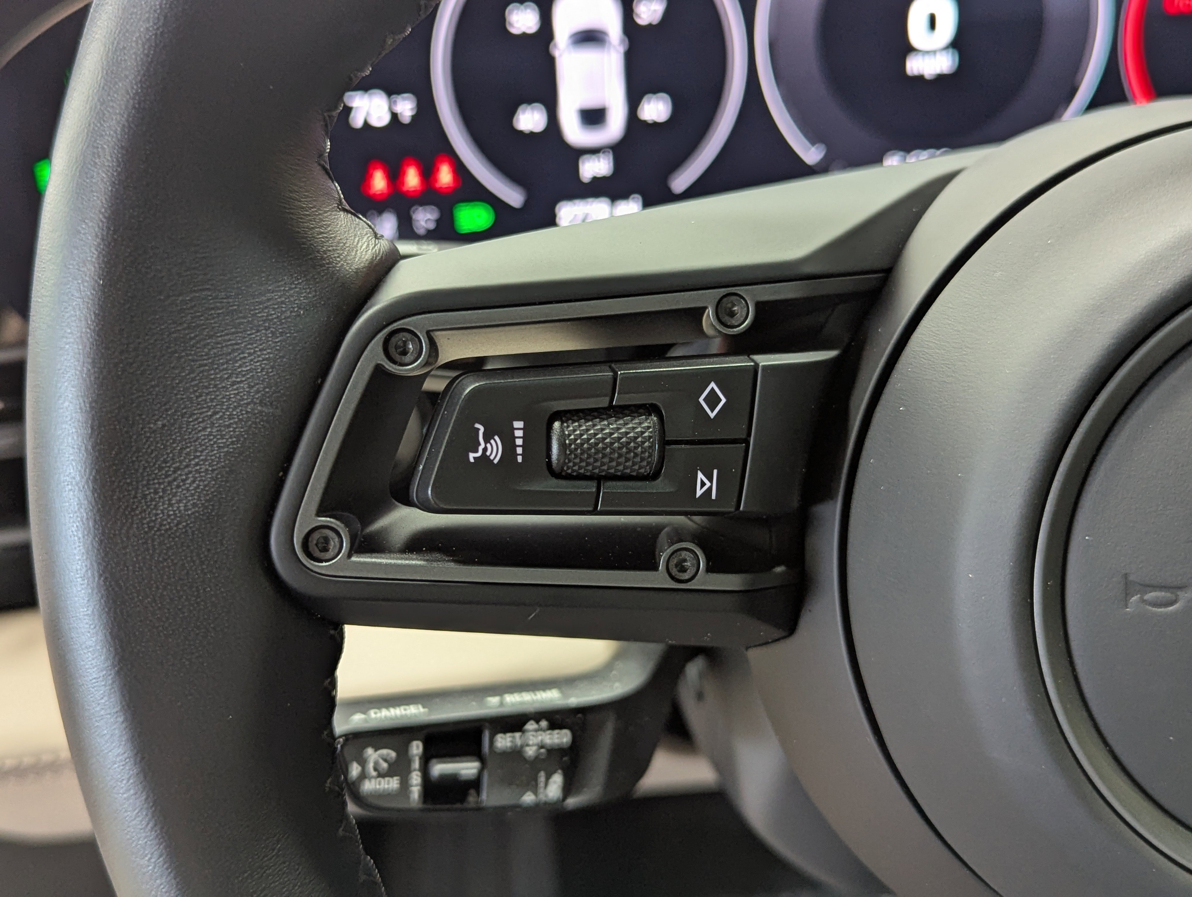 Used 2025 Porsche Taycan image 38