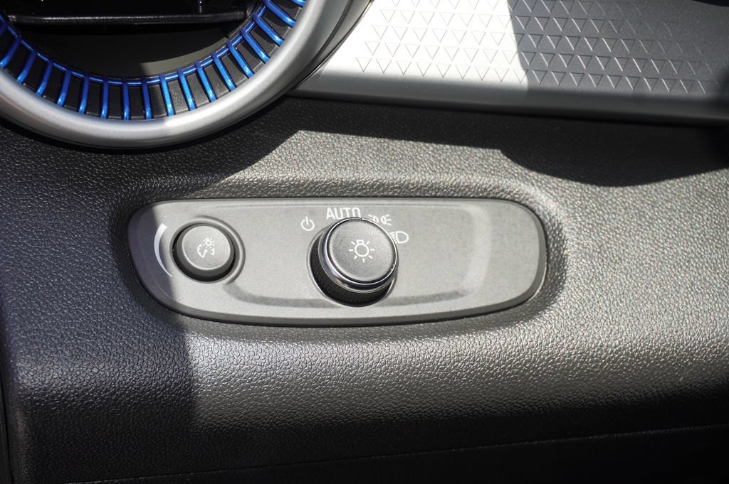 Used 2025 Chevrolet Trax LS FWD image 13