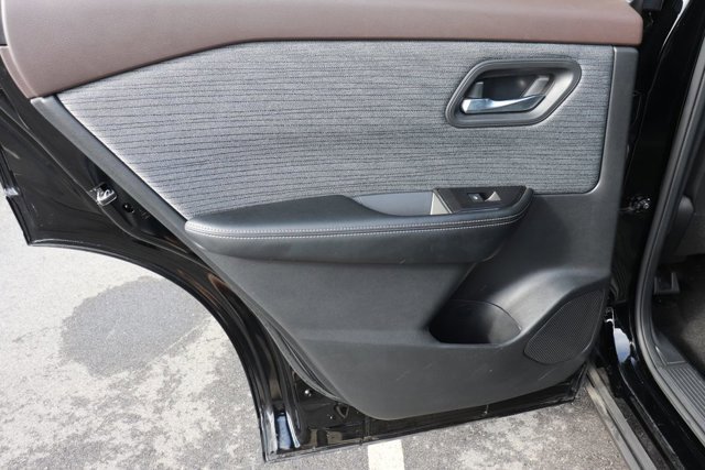 Used 2023 Nissan Rogue SV image 12