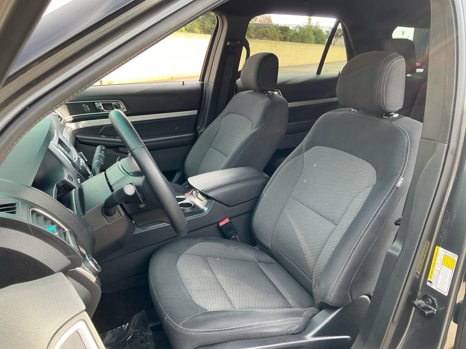 Used 2017 Ford Explorer XLT image 18