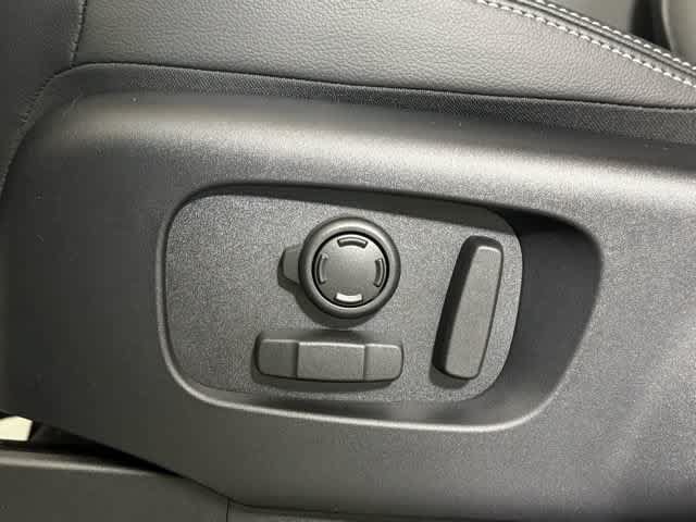 Used 2026 Land Rover Discovery S AWD/4WD image 33