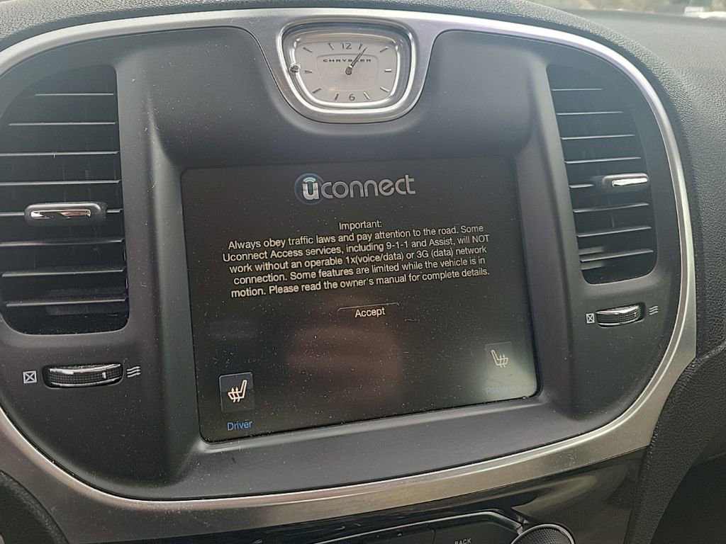 Used 2016 Chrysler 300 Limited image 25