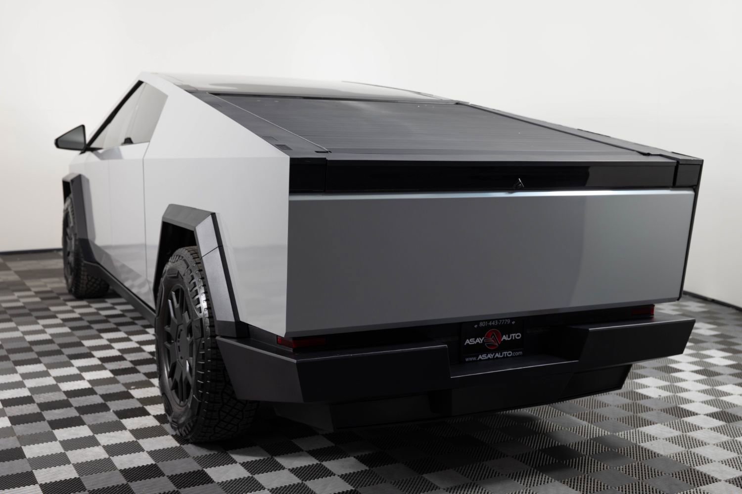Used 2024 Tesla Cybertruck AWD Crew Cab image 5