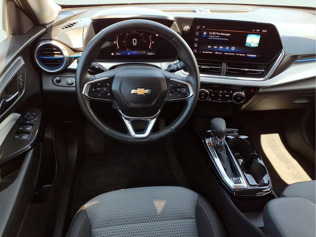 Used 2025 Chevrolet Trax LT w/ Driver Confidence Package FWD image 8