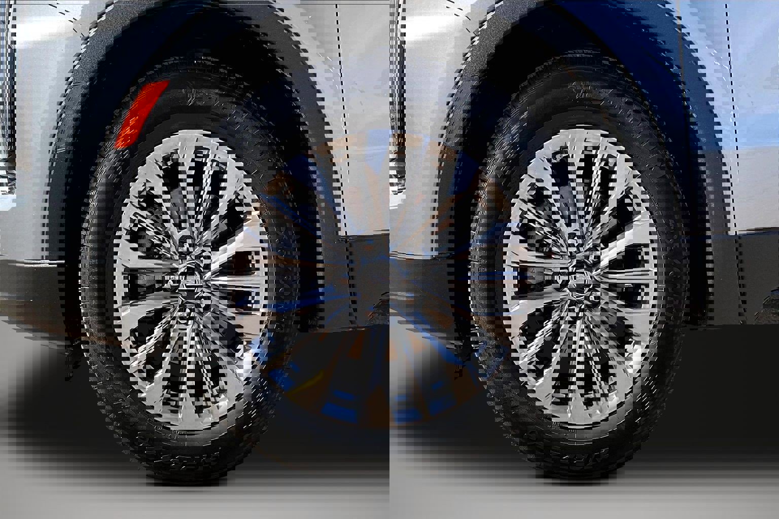 Used 2024 Cadillac XT4 Premium Luxury image 34