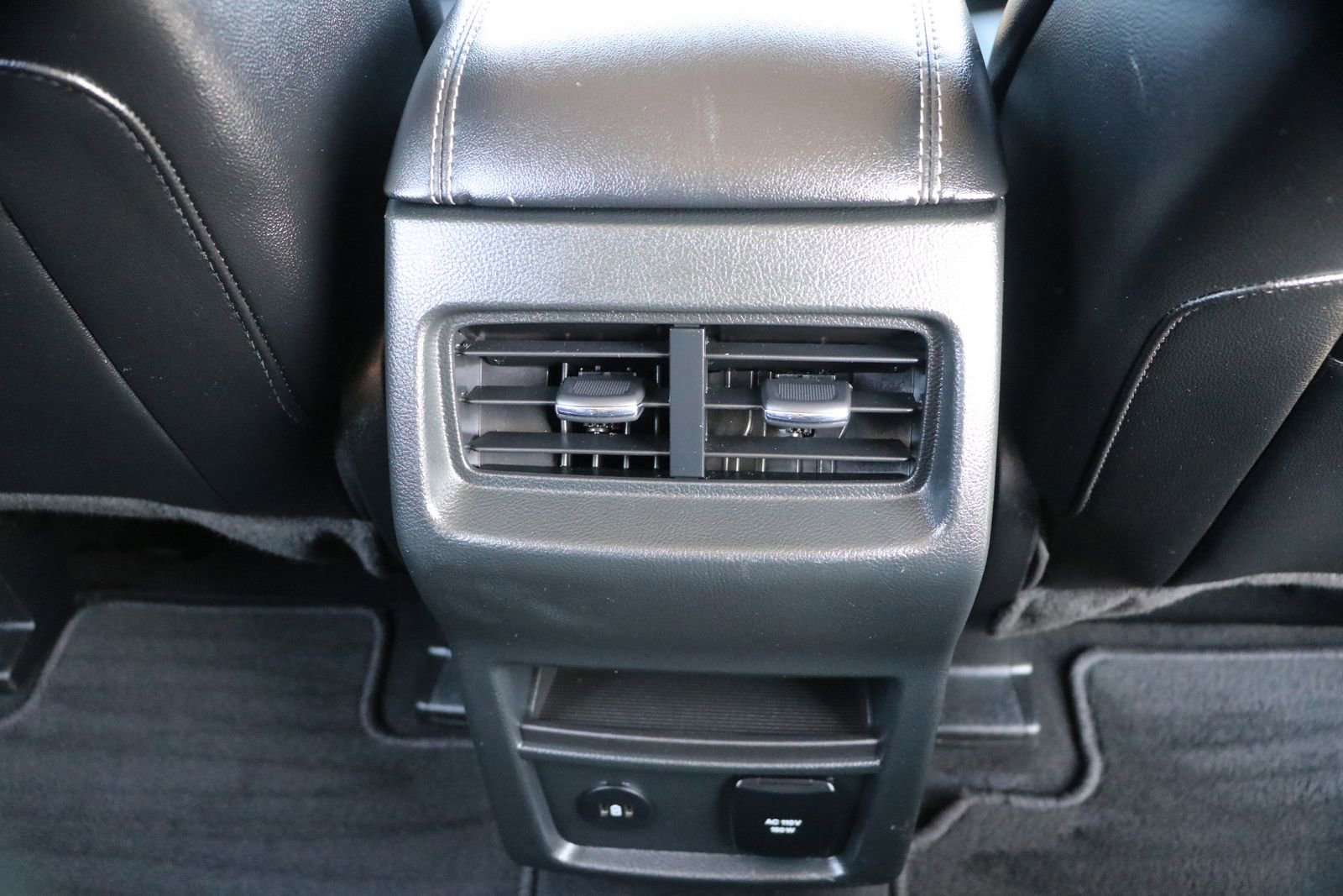 Used 2024 Ford Edge Titanium image 32