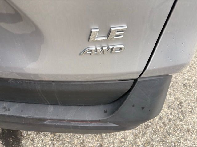 Used 2024 Toyota RAV4 LE AWD/4WD image 10