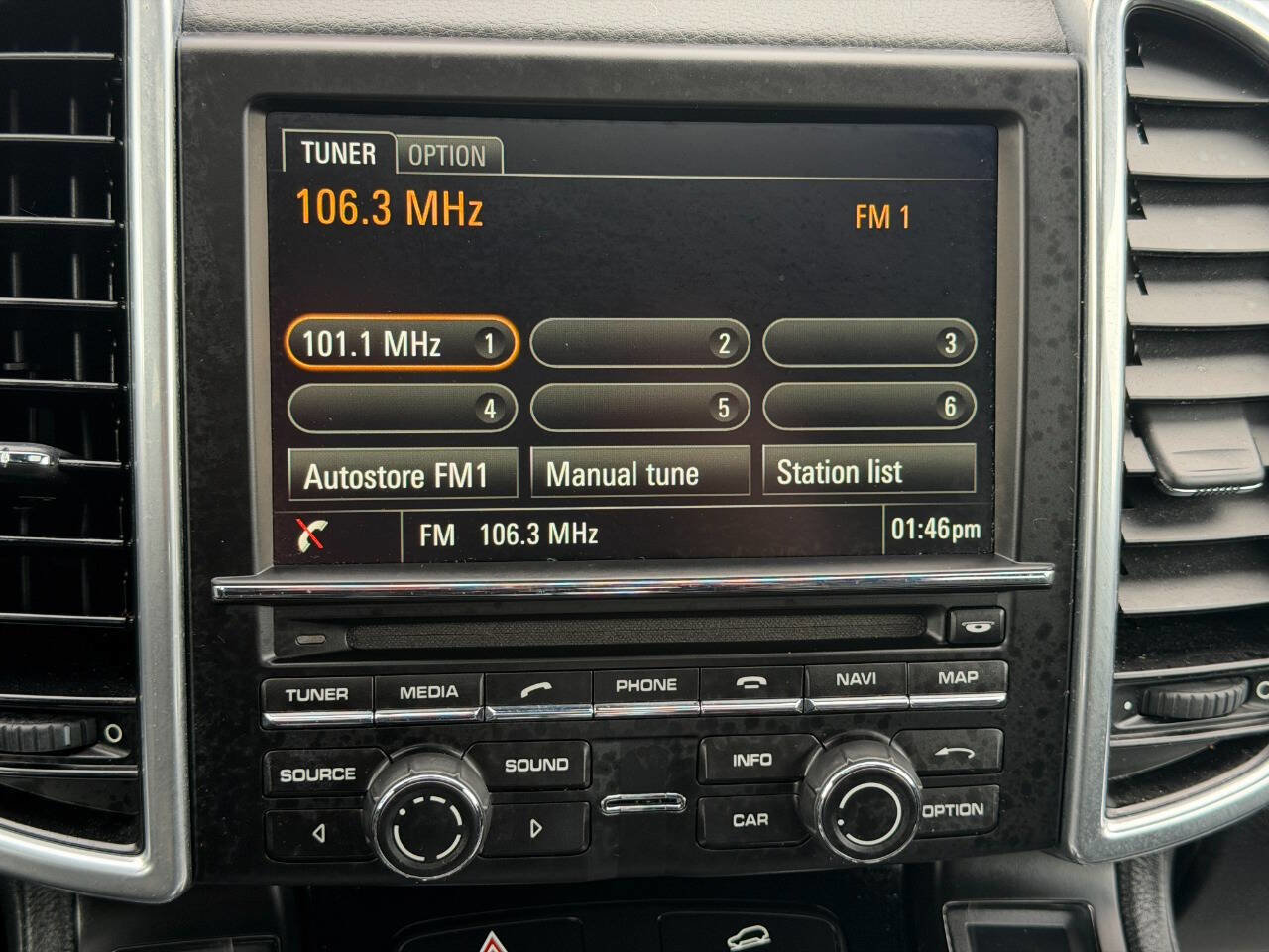 Used 2015 Porsche Cayenne S image 47