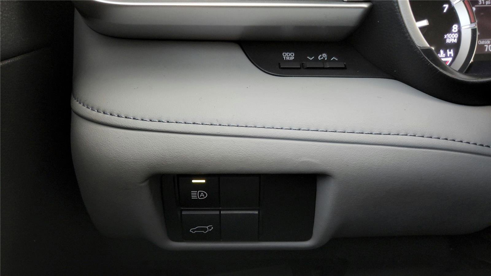 Certified 2022 Toyota Highlander XLE image 47