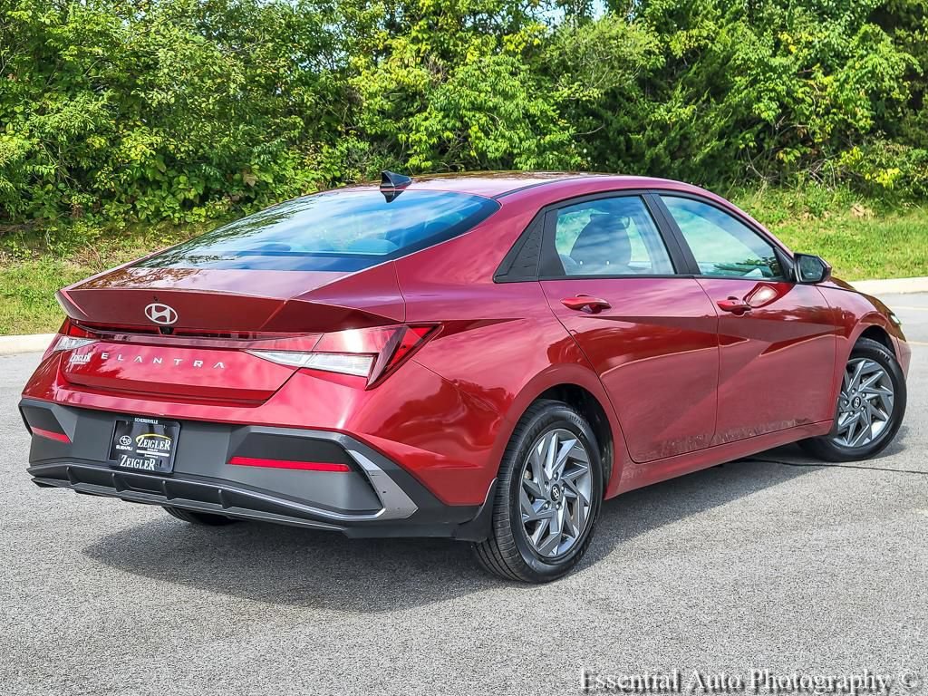 Used 2024 Hyundai Elantra SEL FWD image 7