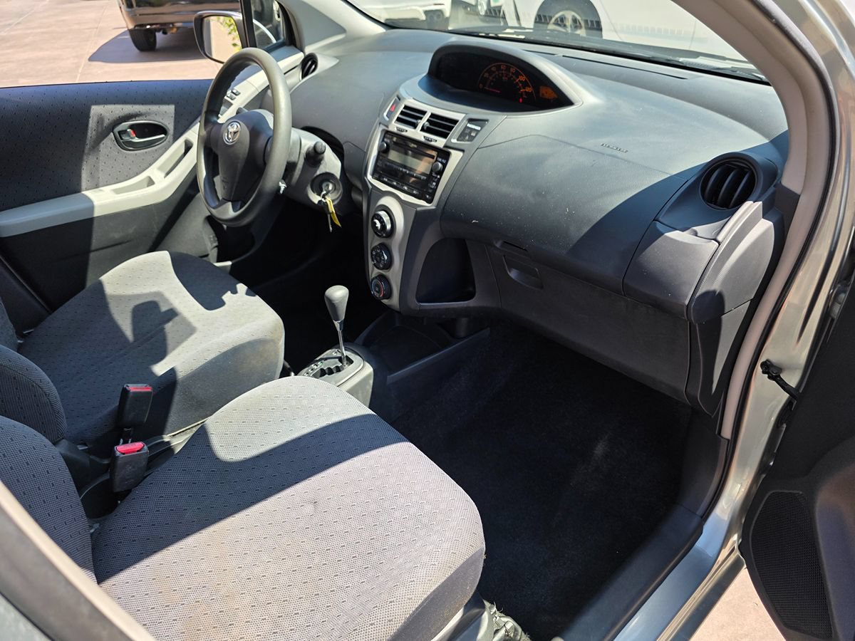 Used 2010 Toyota Yaris 4-Door Hatchback FWD image 14
