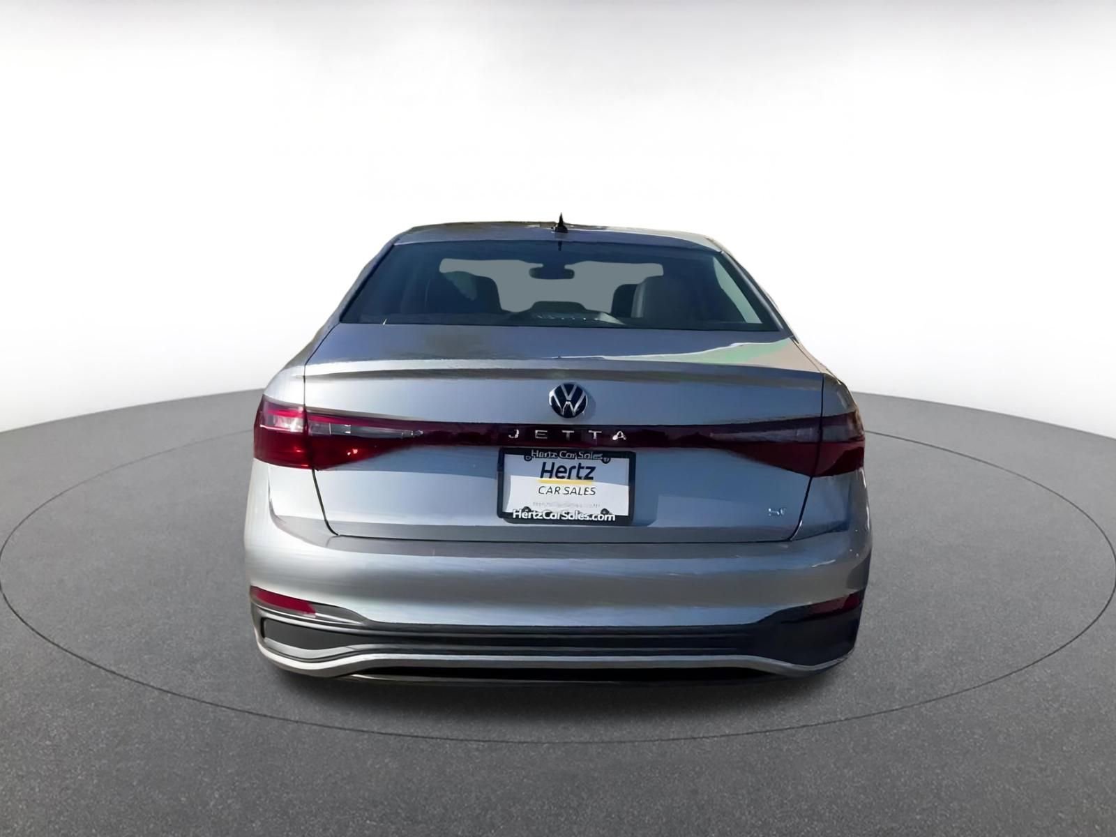 Used 2025 Volkswagen Jetta SE image 12