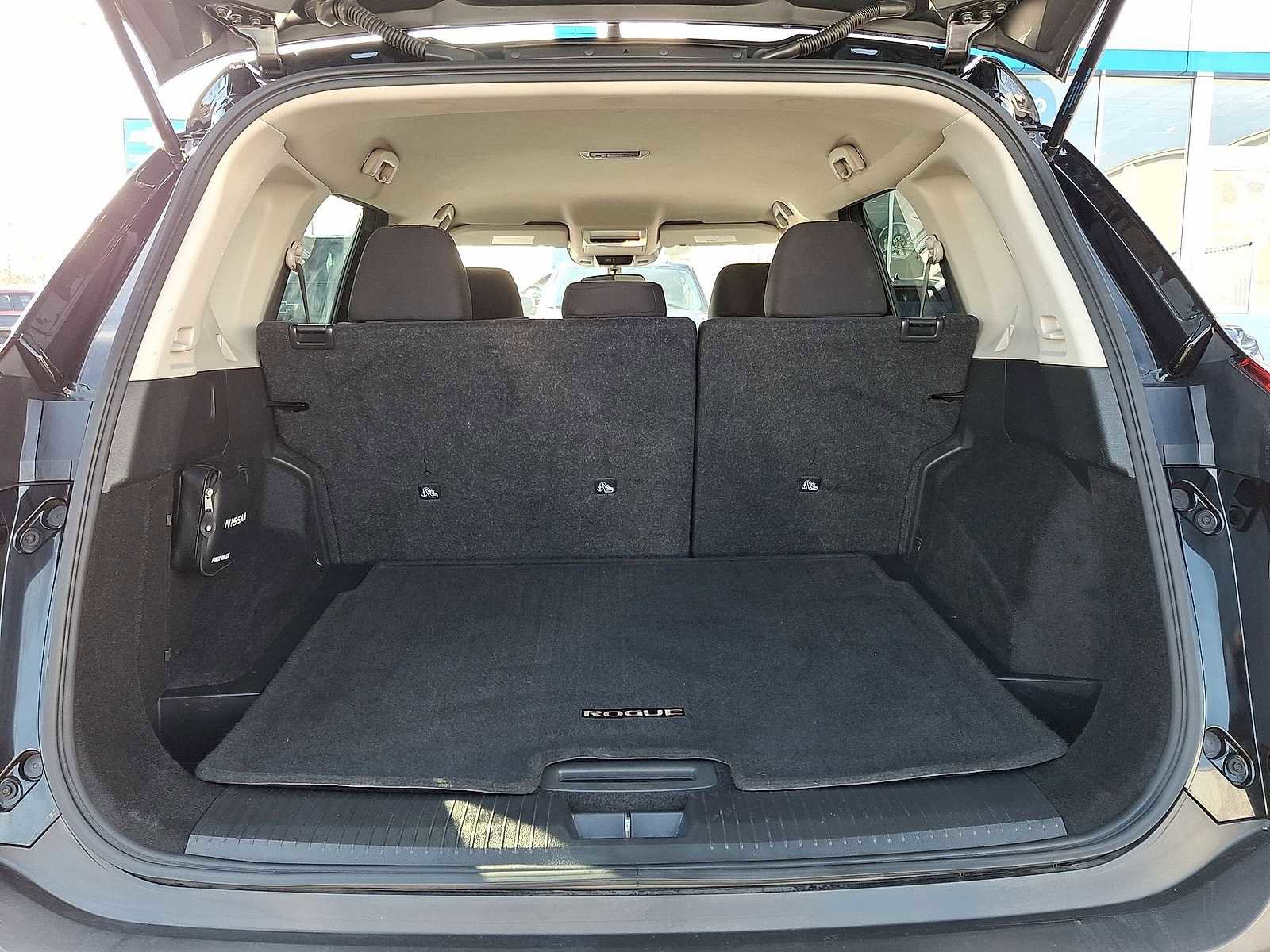 Used 2023 Nissan Rogue S image 30