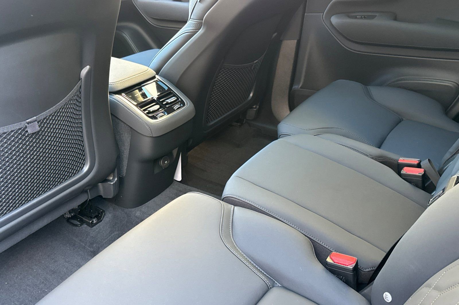 Used 2025 Volvo XC90 B6 Core w/ Protection Package Premier image 12