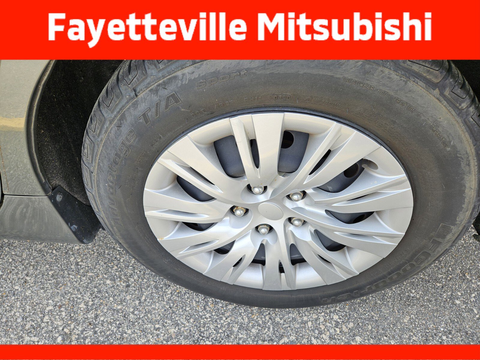 Used 2013 Toyota Camry L image 7