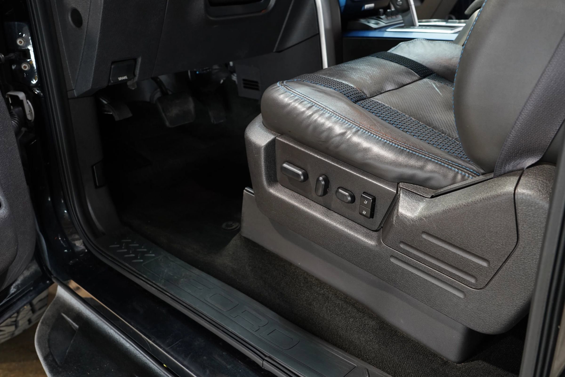 Used 2013 Ford F150 Raptor w/ Luxury Equipment Group AWD/4WD image 24