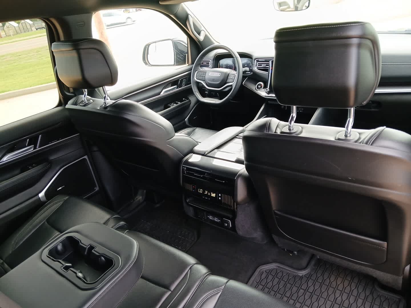 Used 2024 Jeep Wagoneer 4WD image 54