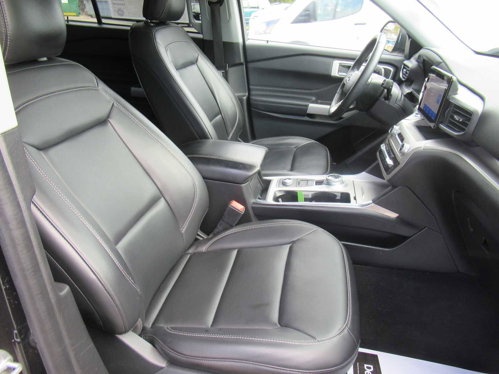 Used 2022 Ford Explorer XLT w/ Equipment Group 202A image 22