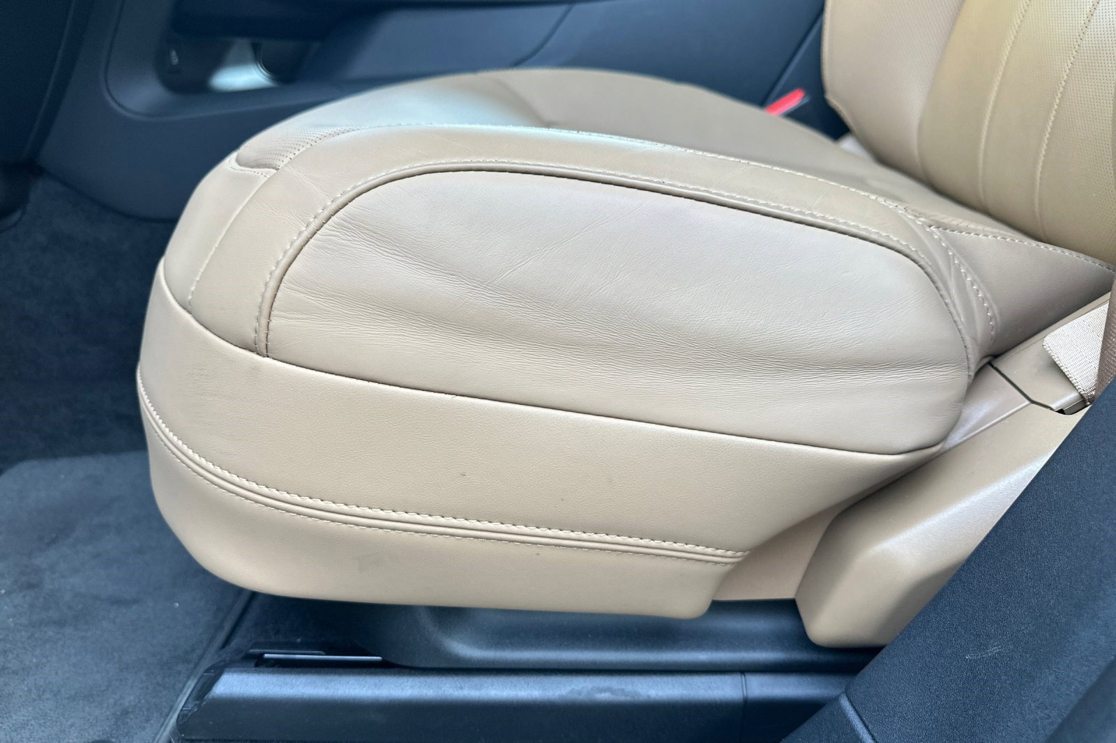 Used 2025 Land Rover Range Rover Sport SE image 17