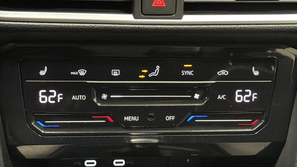 Used 2025 Volkswagen Taos SE w/ Panoramic Sunroof Package image 18