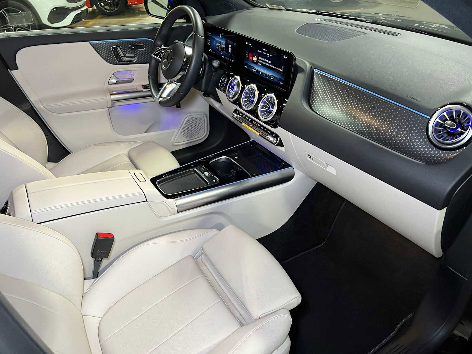 Used 2025 Mercedes-Benz GLA 250 4MATIC image 8