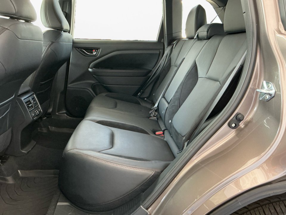 Certified 2025 Subaru Forester Touring w/ Popular Package - Touring AWD/4WD image 16