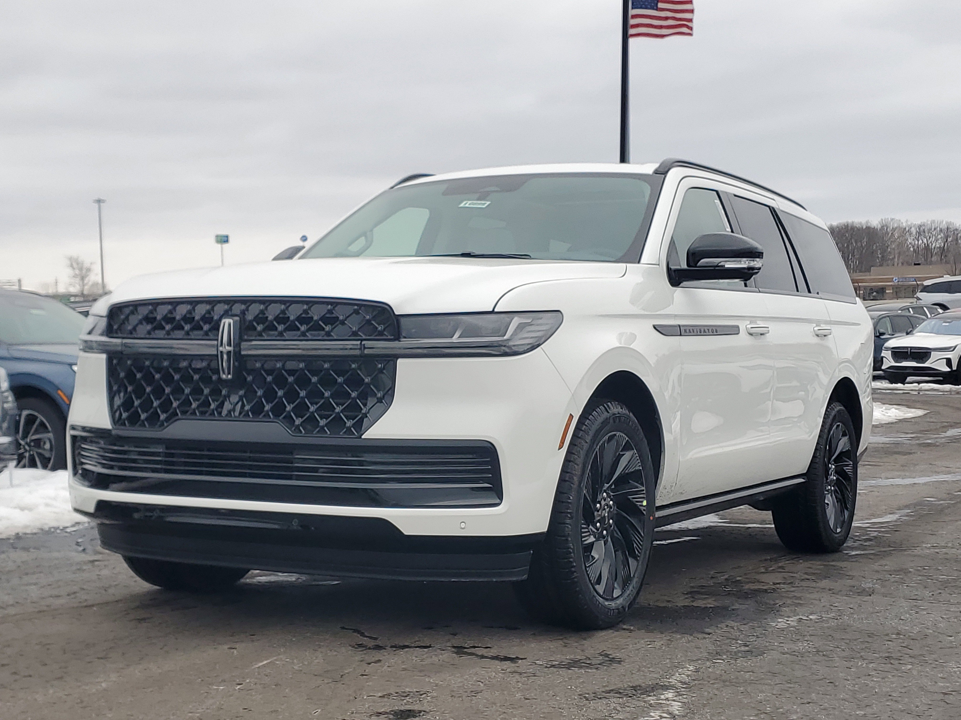 New 2026 Lincoln Navigator Reserve w/ Jet Appearance Package image 2