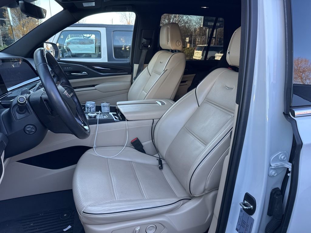 Used 2023 Cadillac Escalade Premium Luxury image 8