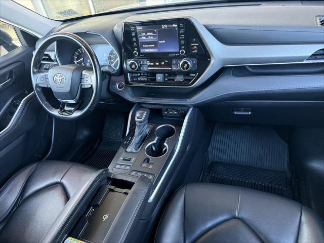 Certified 2021 Toyota Highlander XLE AWD/4WD image 22