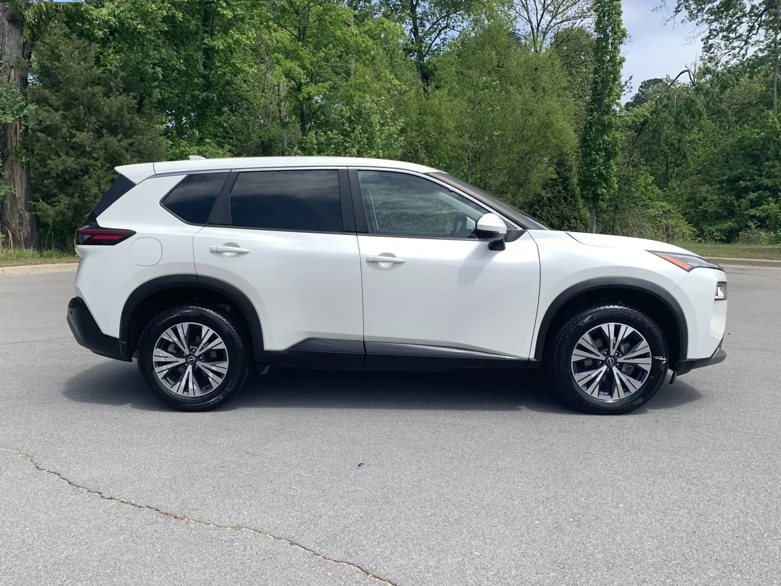 Used 2022 Nissan Rogue SV FWD image 8