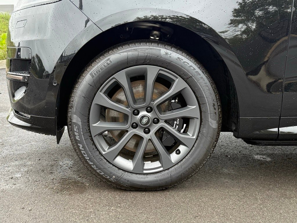 New 2025 Land Rover Range Rover Sport Dynamic SE image 9