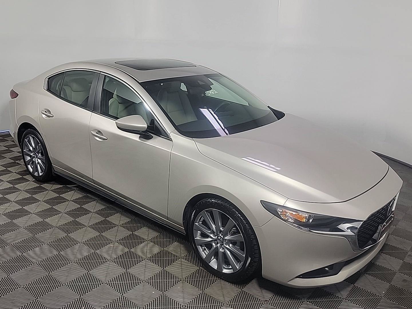 Used 2023 MAZDA MAZDA3 s FWD image 2