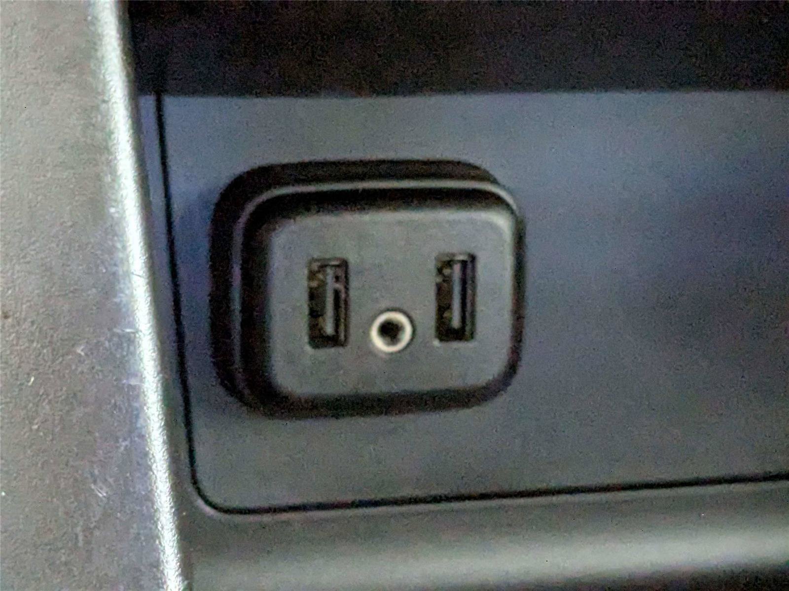 Used 2022 GMC Canyon AT4 image 26