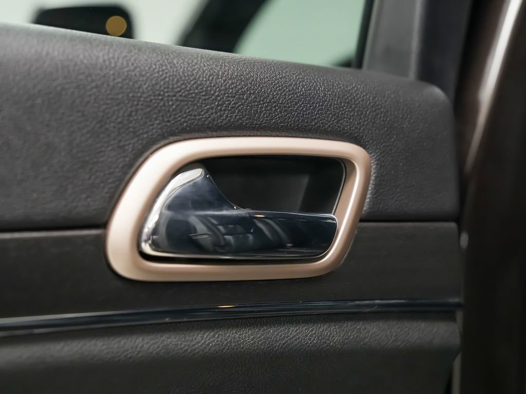 Used 2016 Jeep Grand Cherokee Limited image 14