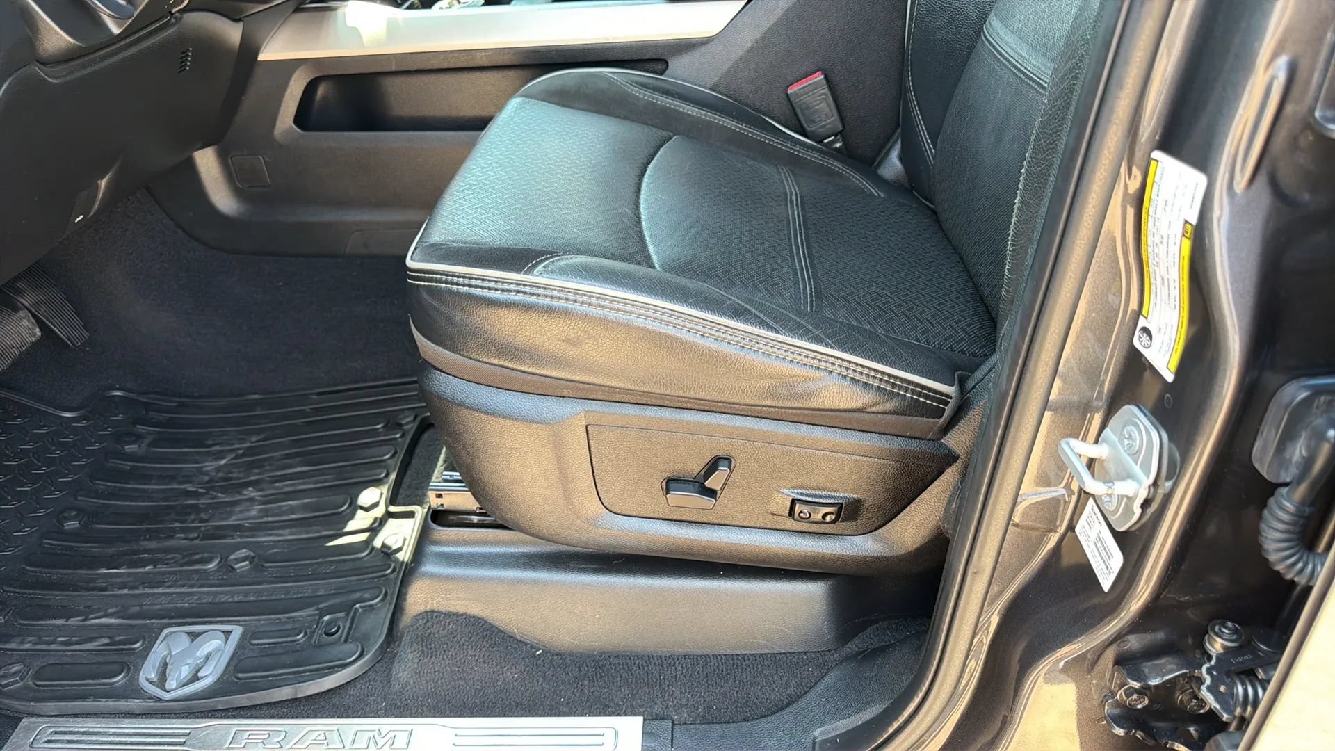 Used 2019 RAM 2500 Laramie AWD/4WD image 12