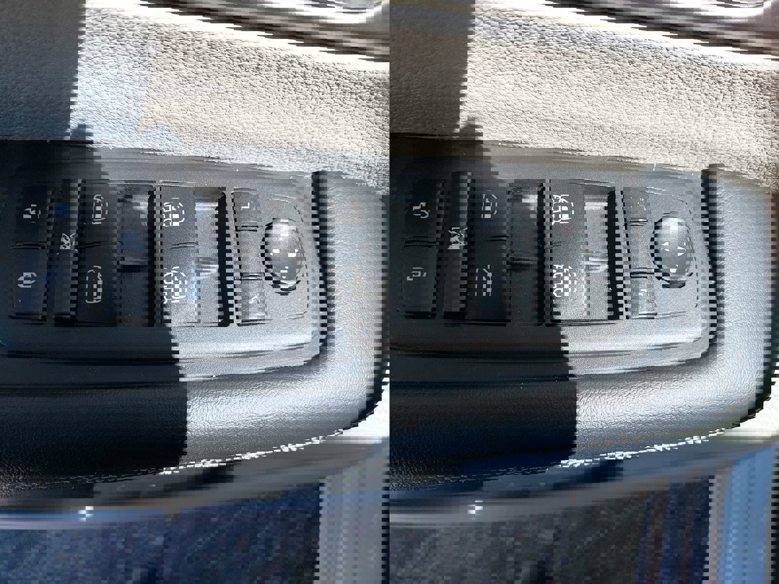 Used 2023 Chrysler Pacifica Touring-L image 30