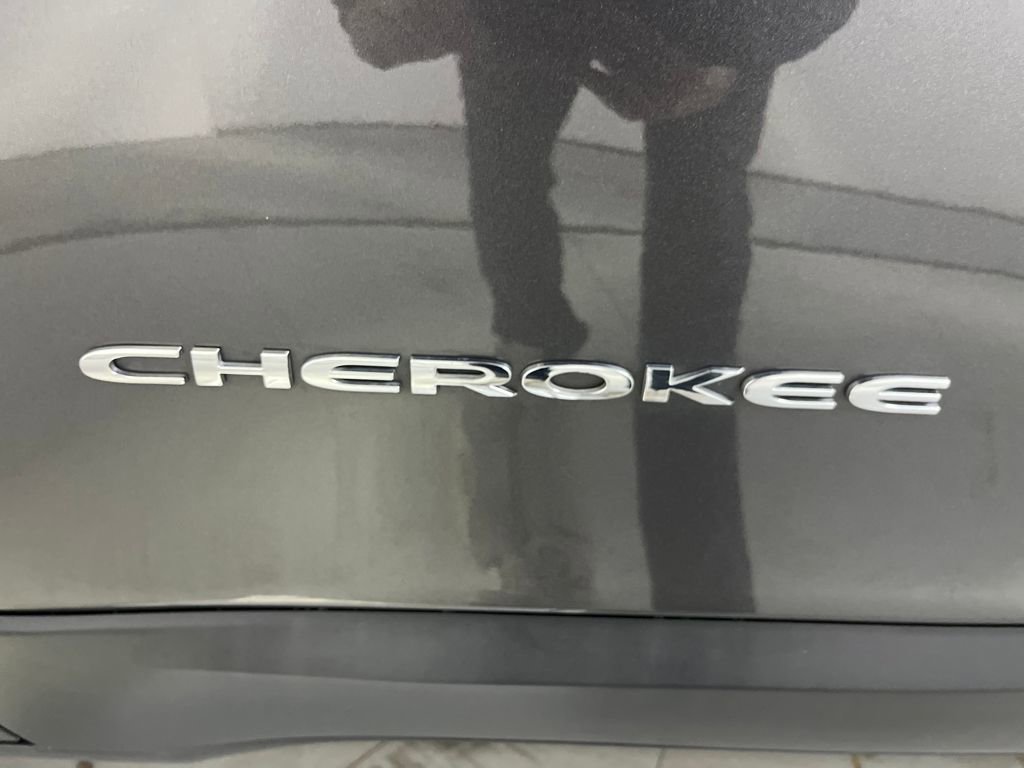 Used 2019 Jeep Cherokee Latitude Plus image 40