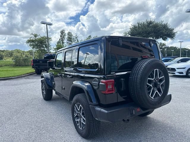 Used 2026 Jeep Wrangler Unlimited Sahara AWD/4WD image 4