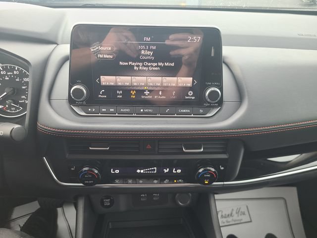 Used 2025 Nissan Rogue SV AWD/4WD image 13