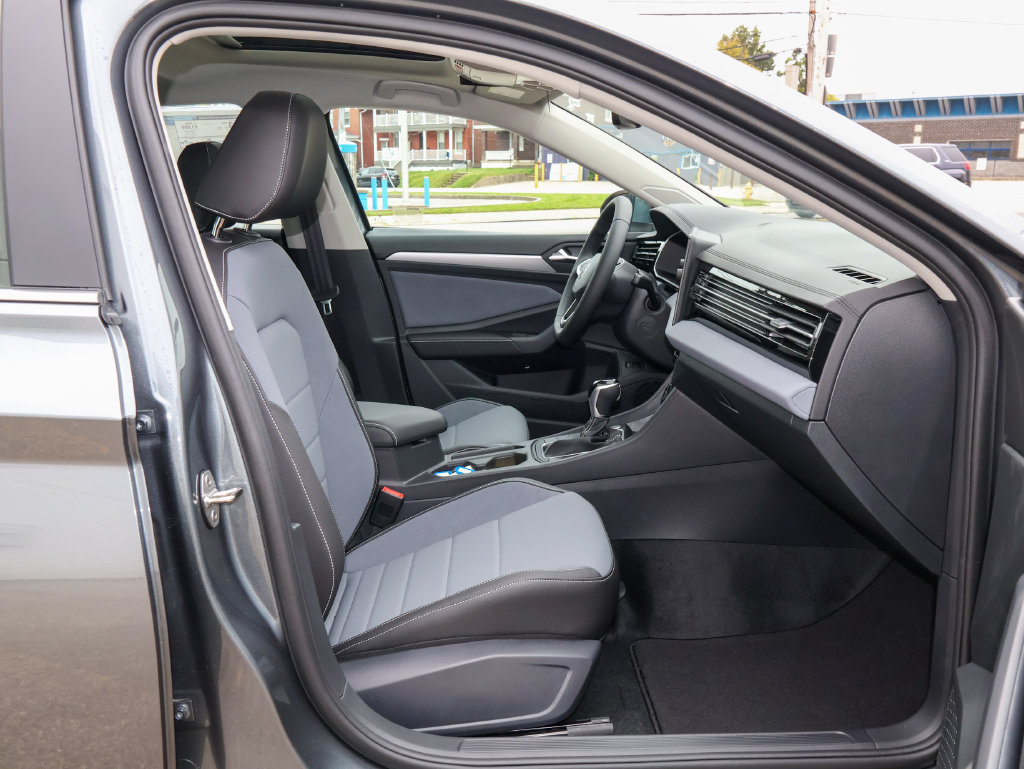 New 2027 Volkswagen Jetta SE FWD image 27