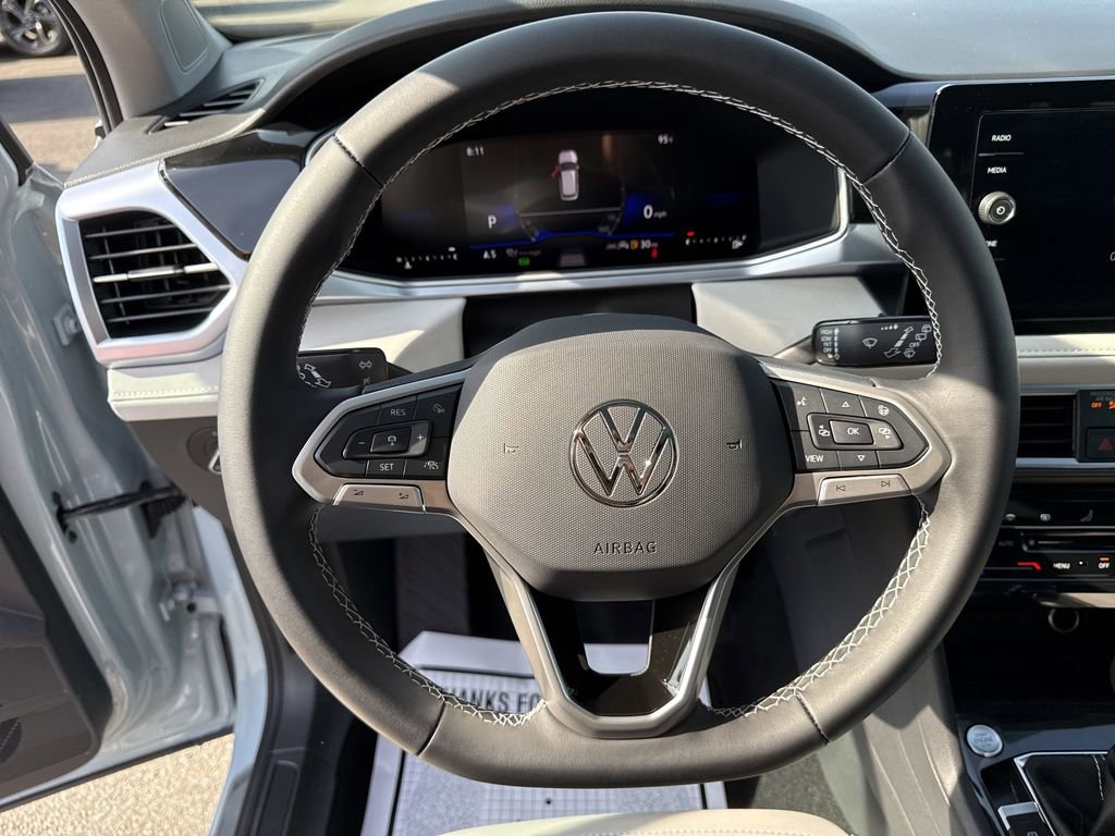 New 2025 Volkswagen Taos SE image 25