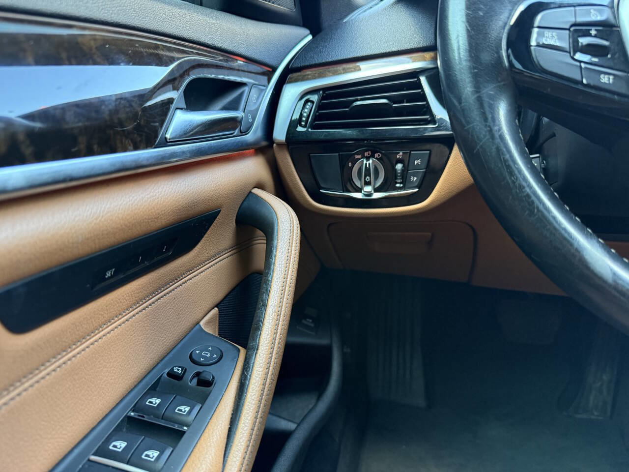 Used 2019 BMW 530i w/ Luxury Package RWD image 27