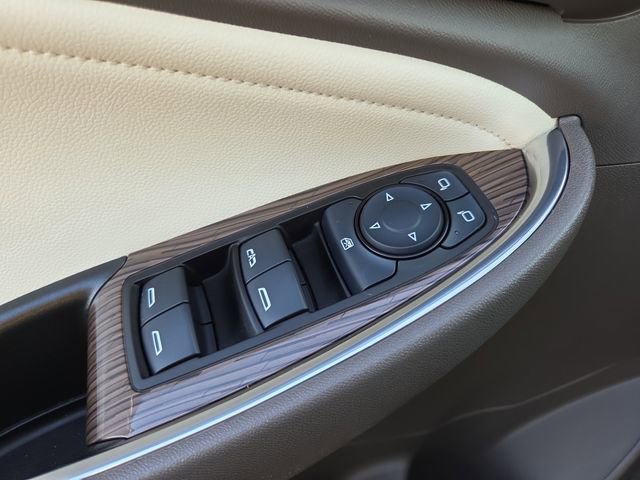 Used 2023 Chevrolet Malibu LT FWD image 19