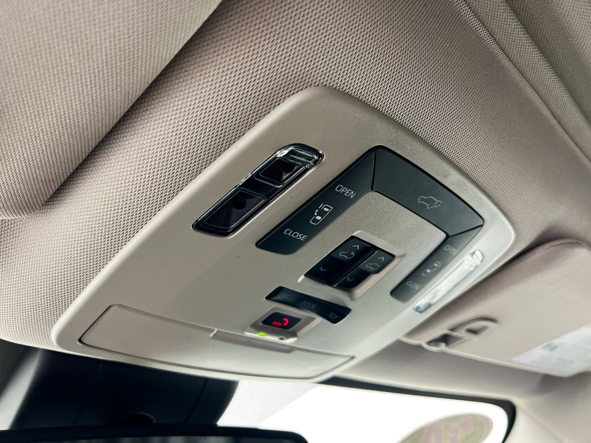 Used 2024 Toyota Sienna XLE FWD image 22