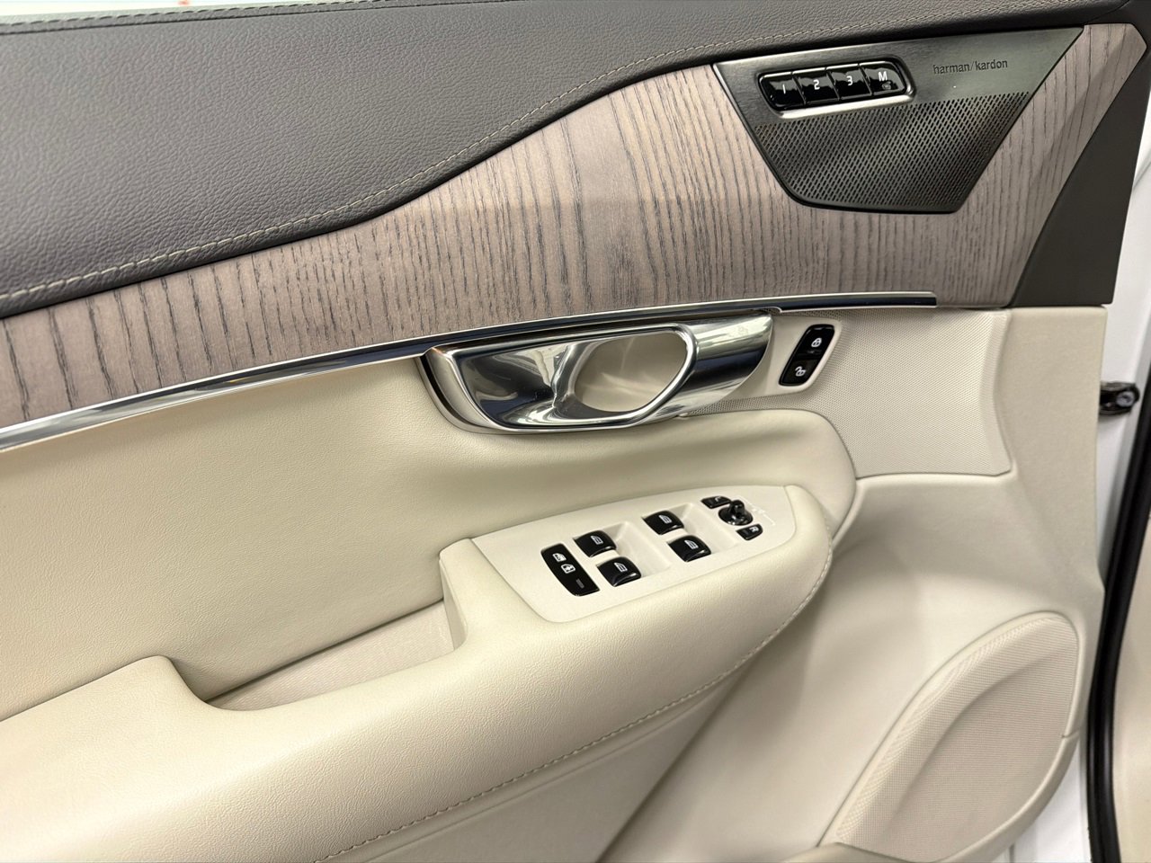 Used 2021 Volvo XC90 T6 Inscription w/ Protection Package Premier image 35