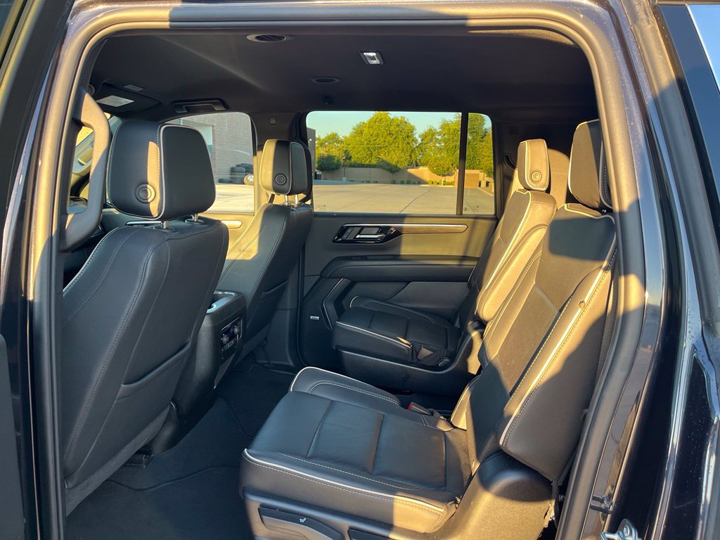Used 2025 Chevrolet Suburban Premier AWD/4WD image 16